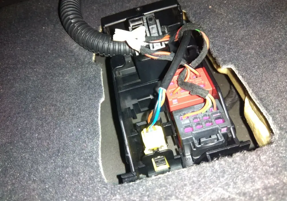 Gdzie jest moduł Bluetooth Audi A4 B8? Lokalizacja i problemy