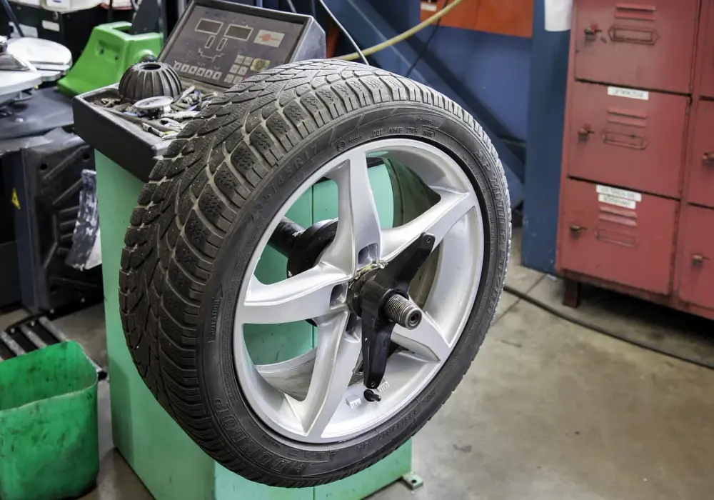 Jakie ciśnienie w oponach 215/45 R17? Uniknij błędów i zadbaj o bezpieczeństwo!