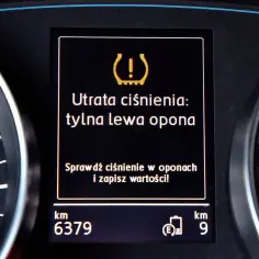 Kontrolka ciśnienia w oponach Ford Focus MK3: "Utrata ciśnienia: tylna lewa opona". Sprawdź ciśnienie i zapisz wartości.