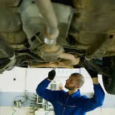 Ile kosztuje wymiana oleju u mechanika? Sprawdź ceny i oszczędź!