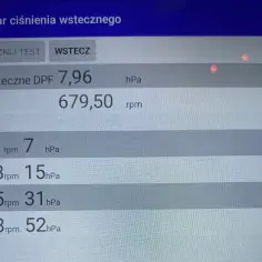 Pomiar ciśnienia wstecznego DPF. Wartość 7,96 hPa przy 679,50 obr./min. Test pokazuje prawidłową różnicę ciśnień dpf.