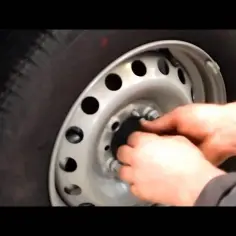 Jak łatwo i bezpiecznie wyciągnąć koło zapasowe w Fiat Ducato – krok po kroku