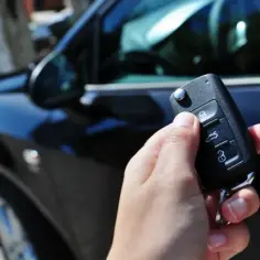 Dlaczego nie działa centralny zamek z pilota? Sprawdź przyczyny awarii