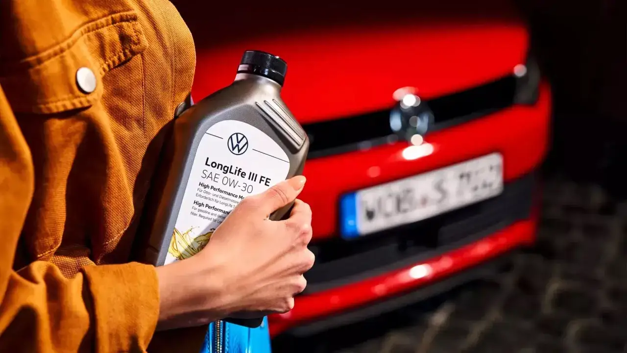Zdjęcie Ile kosztuje wymiana oleju w serwisie VW? Sprawdź ceny i oferty
