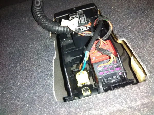 Gdzie jest moduł Bluetooth Audi A4 B8? Lokalizacja i problemy