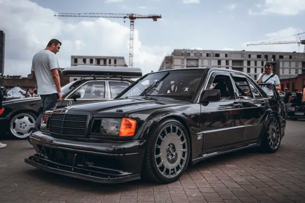 Mercedes 190 Evo body kit: Przewodnik po cenach, montażu i stylizacji