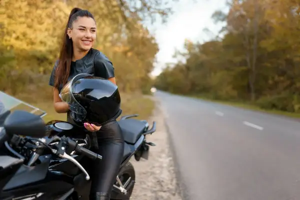 Motocykl dla niskiej dziewczyny: Jak wybrać i jeździć pewnie?