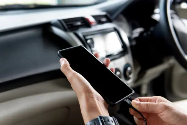 Podłącz iPhone/Android do radia przez USB: Pełny poradnik